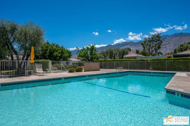 2149 N Sunshine Circle, Palm Springs, CA 92264