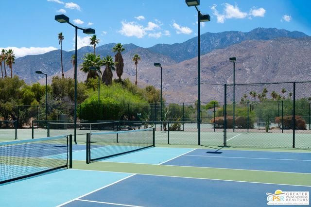 2149 N Sunshine Circle, Palm Springs, CA 92264