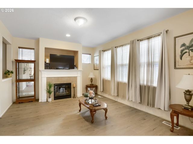 1568 Se GERHARD Dr, Hillsboro, OR 97123