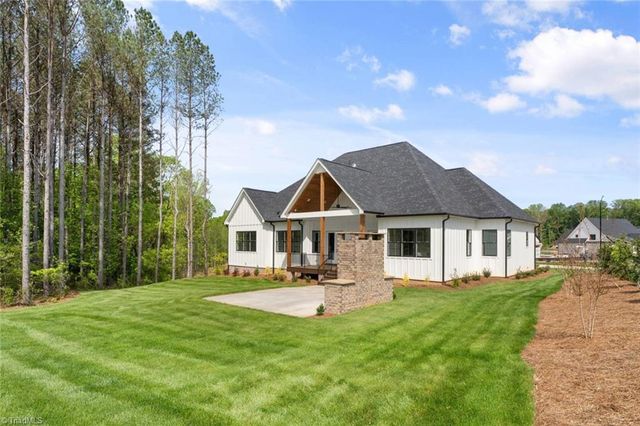 4215 Penns Meadow Lane, Winston-salem, NC 27106