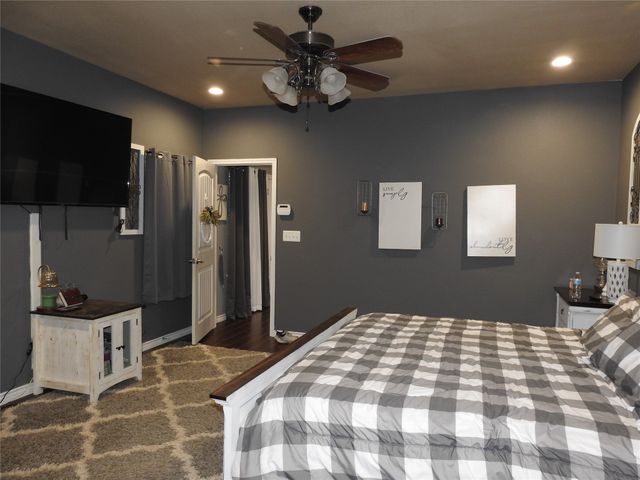 1468 County Road 4015, Savoy, TX 75479