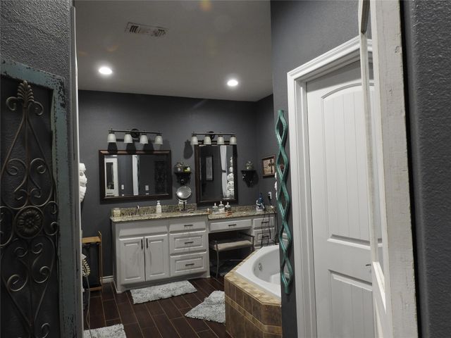 1468 County Road 4015, Savoy, TX 75479
