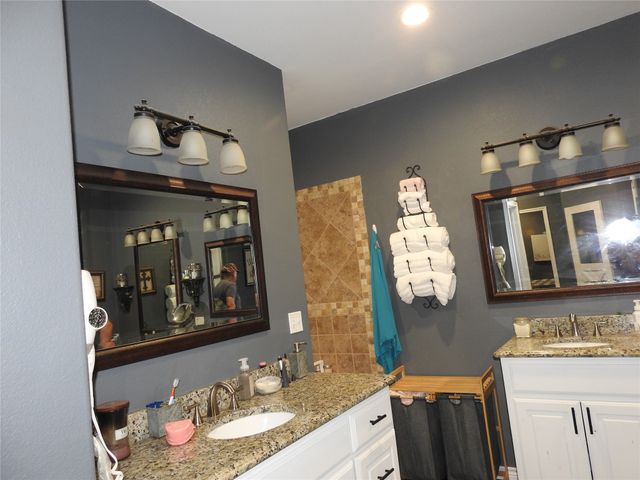 1468 County Road 4015, Savoy, TX 75479