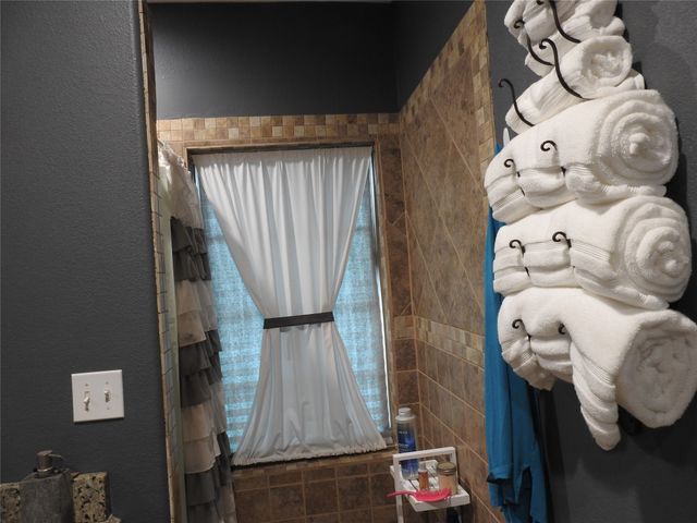 1468 County Road 4015, Savoy, TX 75479