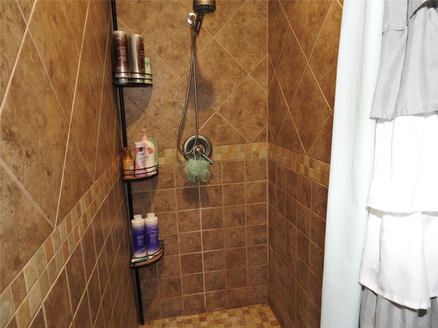 1468 County Road 4015, Savoy, TX 75479