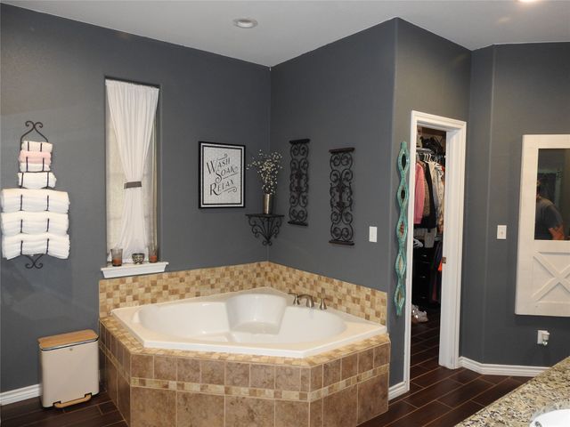 1468 County Road 4015, Savoy, TX 75479