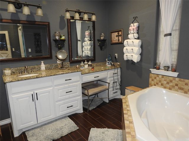 1468 County Road 4015, Savoy, TX 75479