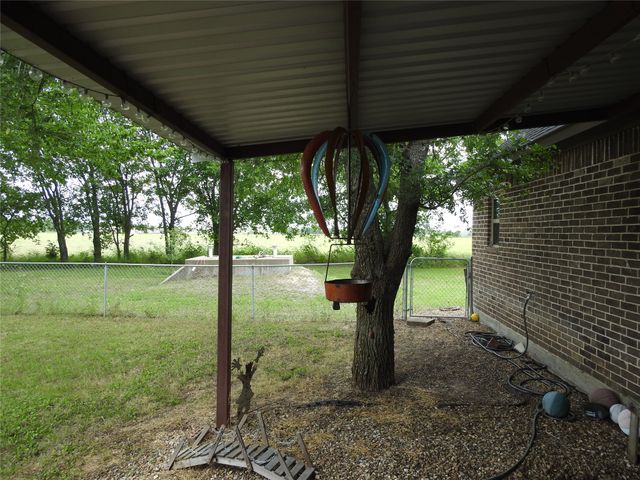 1468 County Road 4015, Savoy, TX 75479