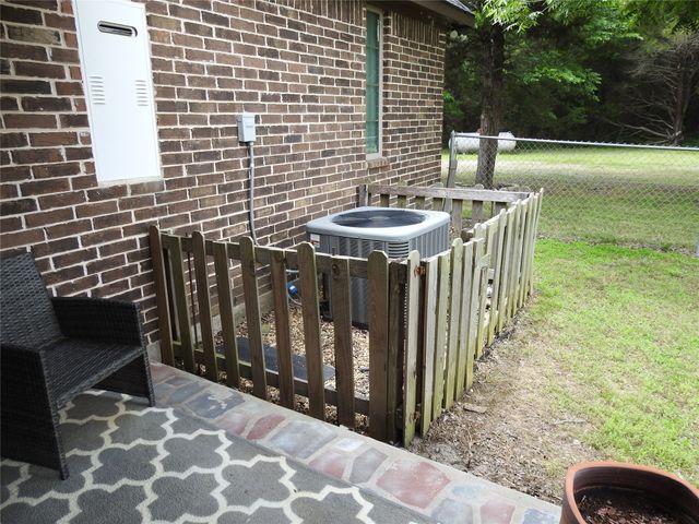 1468 County Road 4015, Savoy, TX 75479