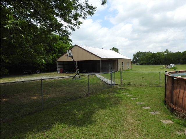 1468 County Road 4015, Savoy, TX 75479