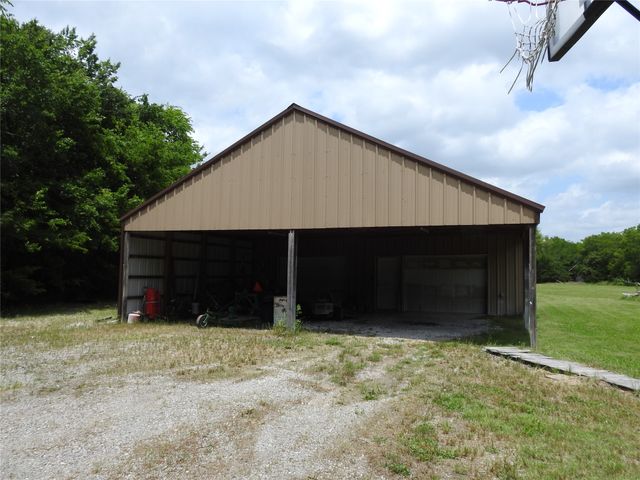 1468 County Road 4015, Savoy, TX 75479