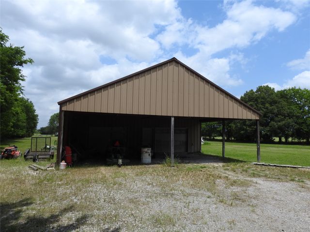 1468 County Road 4015, Savoy, TX 75479