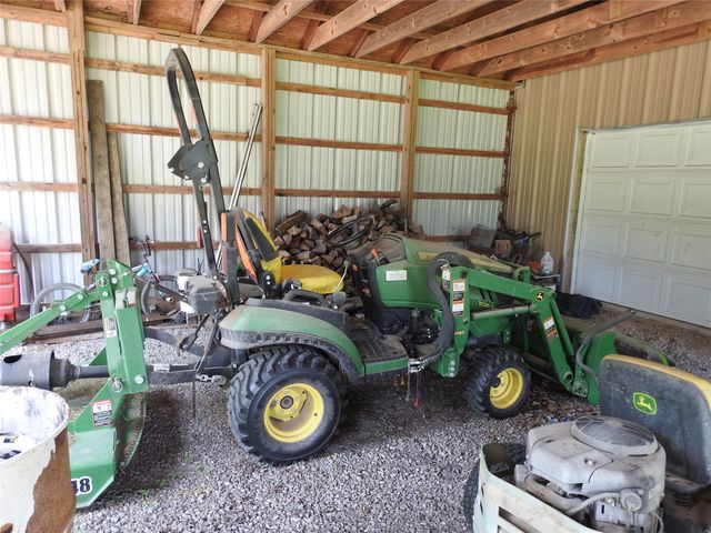 1468 County Road 4015, Savoy, TX 75479