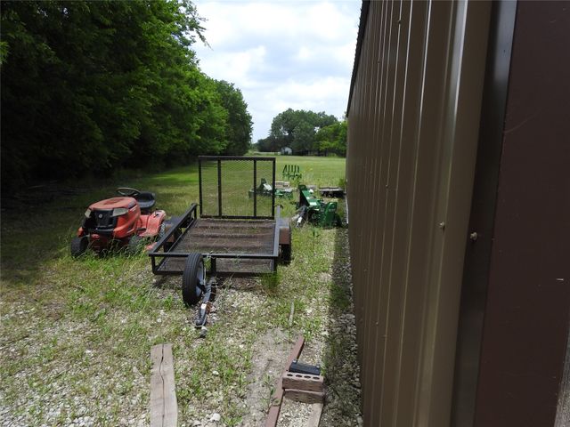 1468 County Road 4015, Savoy, TX 75479