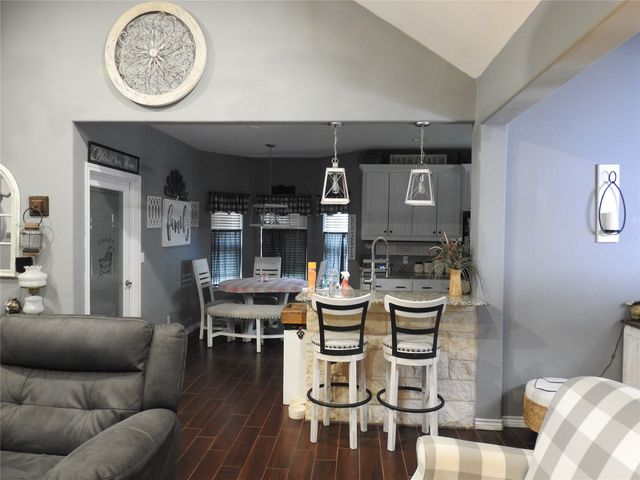 1468 County Road 4015, Savoy, TX 75479