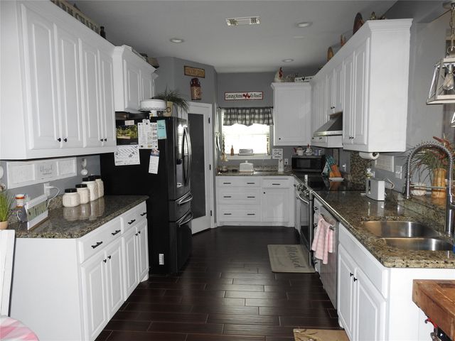 1468 County Road 4015, Savoy, TX 75479