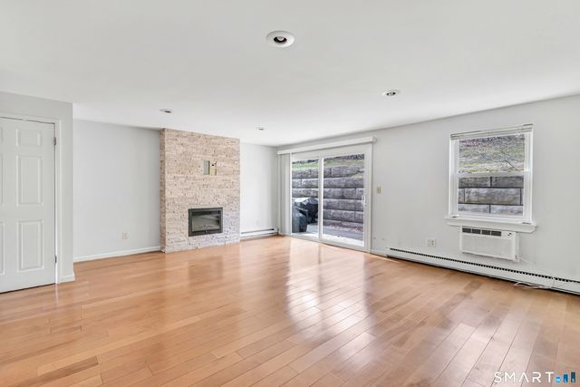 32 Weed Hill Avenue C, Stamford, CT 06907