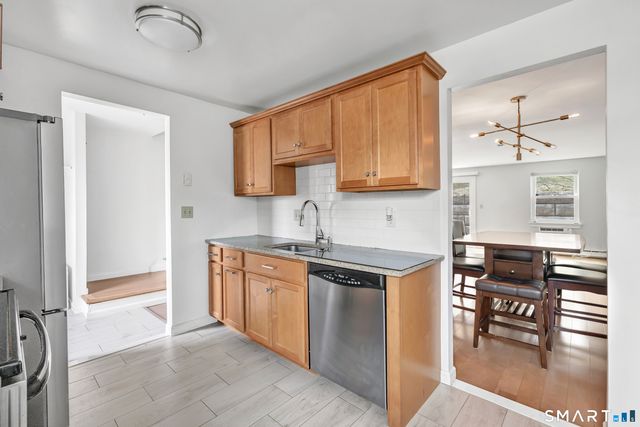 32 Weed Hill Avenue C, Stamford, CT 06907