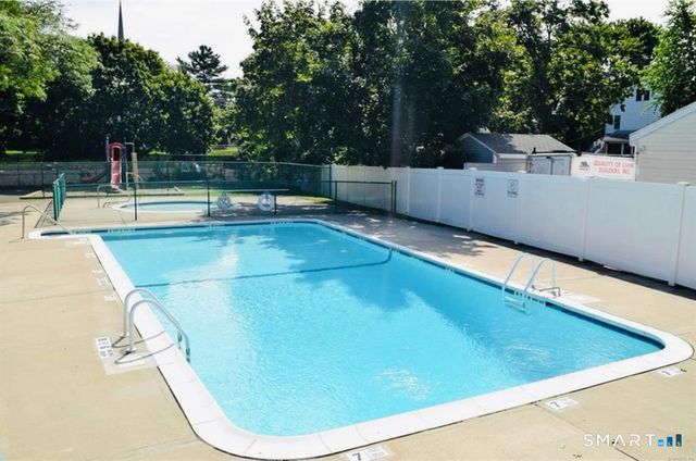 32 Weed Hill Avenue C, Stamford, CT 06907