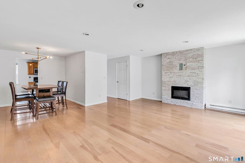 32 Weed Hill Avenue C, Stamford, CT 06907