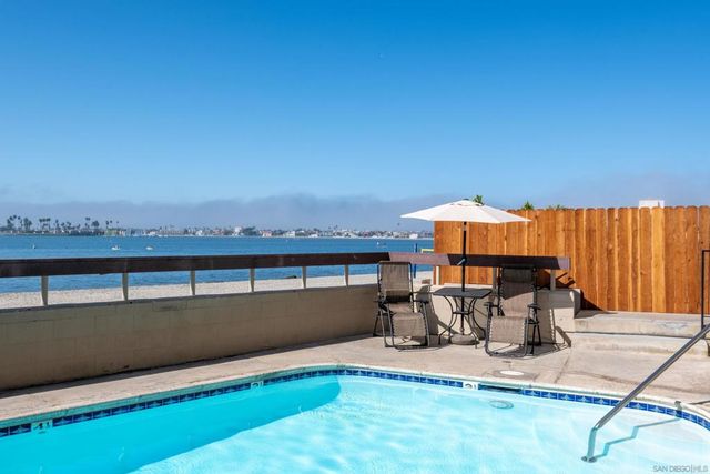 1235 Parker Pl 2B, San Diego, CA 92109