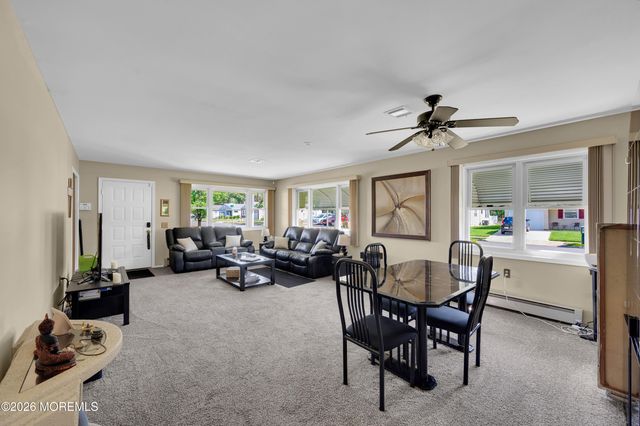 1 Selkirk Avenue, Toms River, NJ 08757