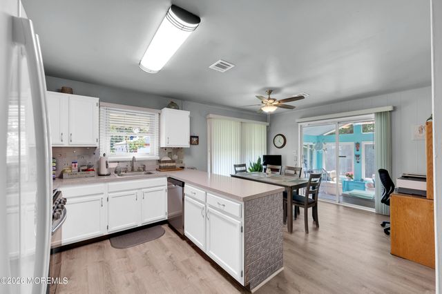 1 Selkirk Avenue, Toms River, NJ 08757