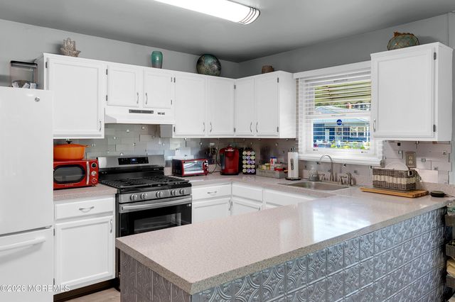 1 Selkirk Avenue, Toms River, NJ 08757