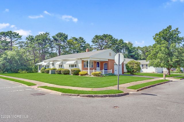 1 Selkirk Avenue, Toms River, NJ 08757