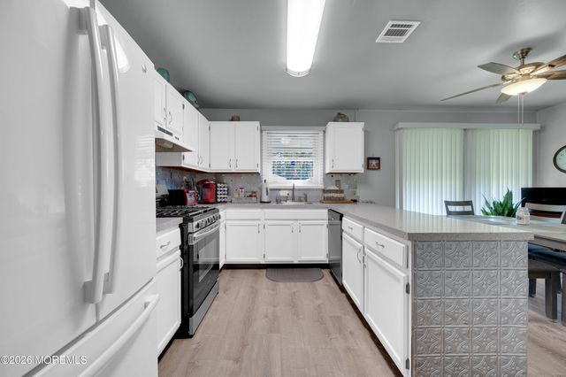 1 Selkirk Avenue, Toms River, NJ 08757
