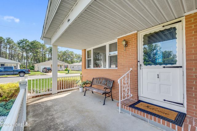 1 Selkirk Avenue, Toms River, NJ 08757