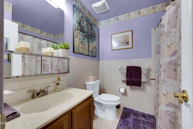 1 Selkirk Avenue, Toms River, NJ 08757