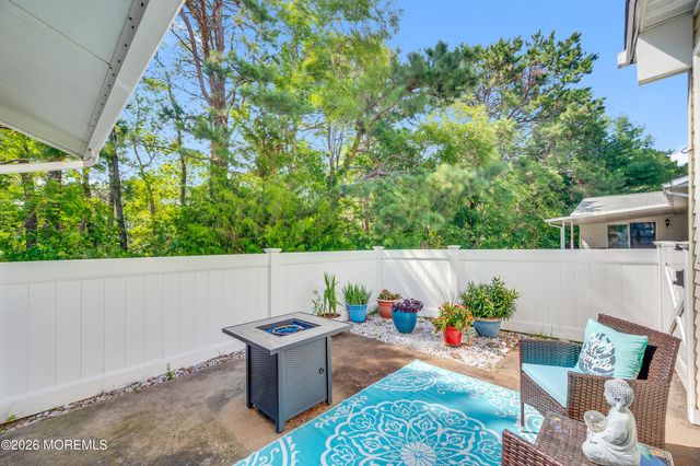 1 Selkirk Avenue, Toms River, NJ 08757
