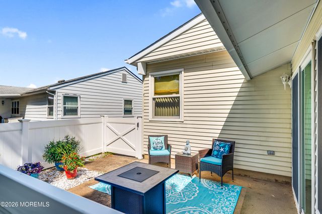 1 Selkirk Avenue, Toms River, NJ 08757