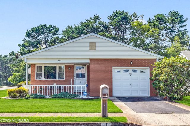 1 Selkirk Avenue, Toms River, NJ 08757