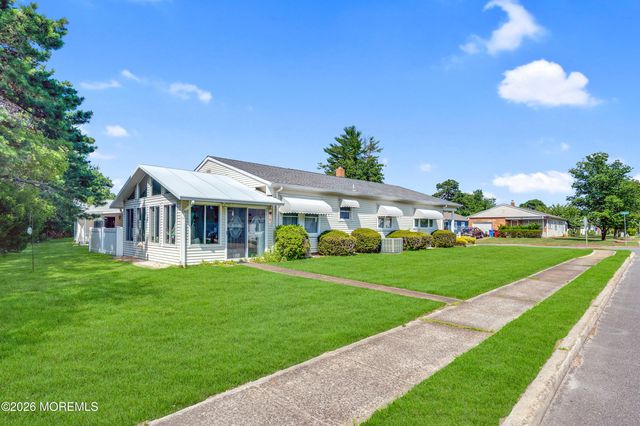 1 Selkirk Avenue, Toms River, NJ 08757
