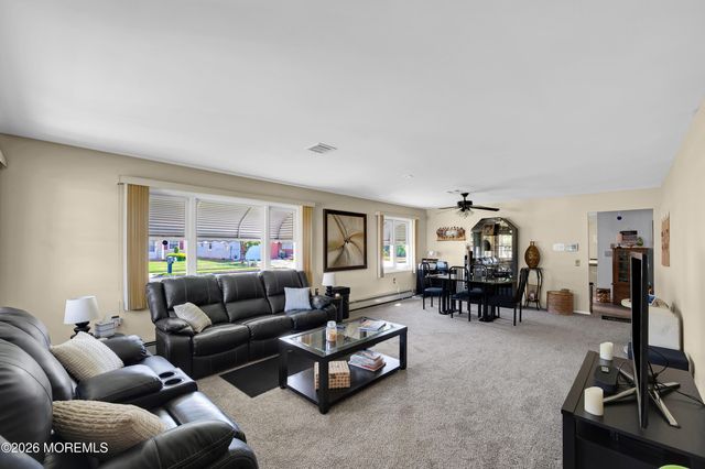 1 Selkirk Avenue, Toms River, NJ 08757
