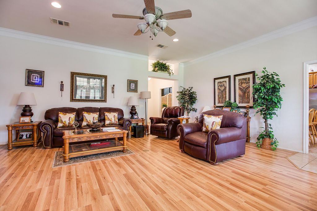 Image 10 of property listing at 3010 Clearview Drive, San Angelo, TX 76904
