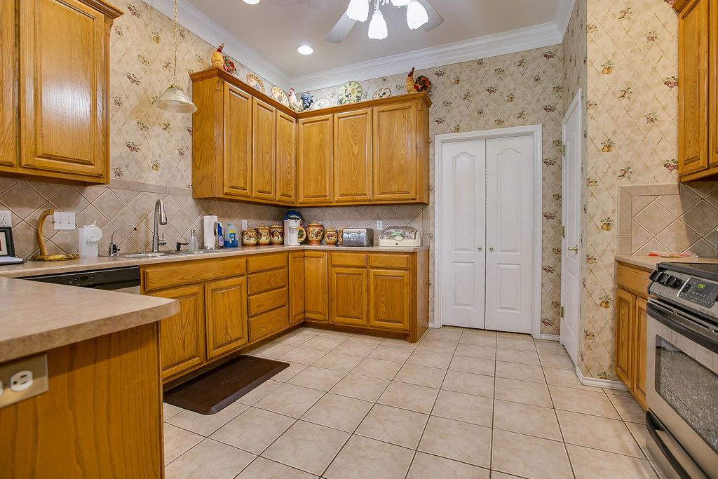 Image 11 of property listing at 3010 Clearview Drive, San Angelo, TX 76904
