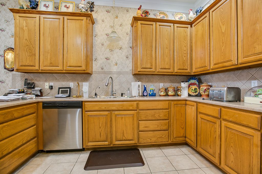 Image 13 of property listing at 3010 Clearview Drive, San Angelo, TX 76904