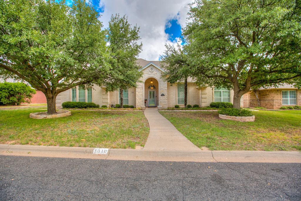 Image 2 of property listing at 3010 Clearview Drive, San Angelo, TX 76904