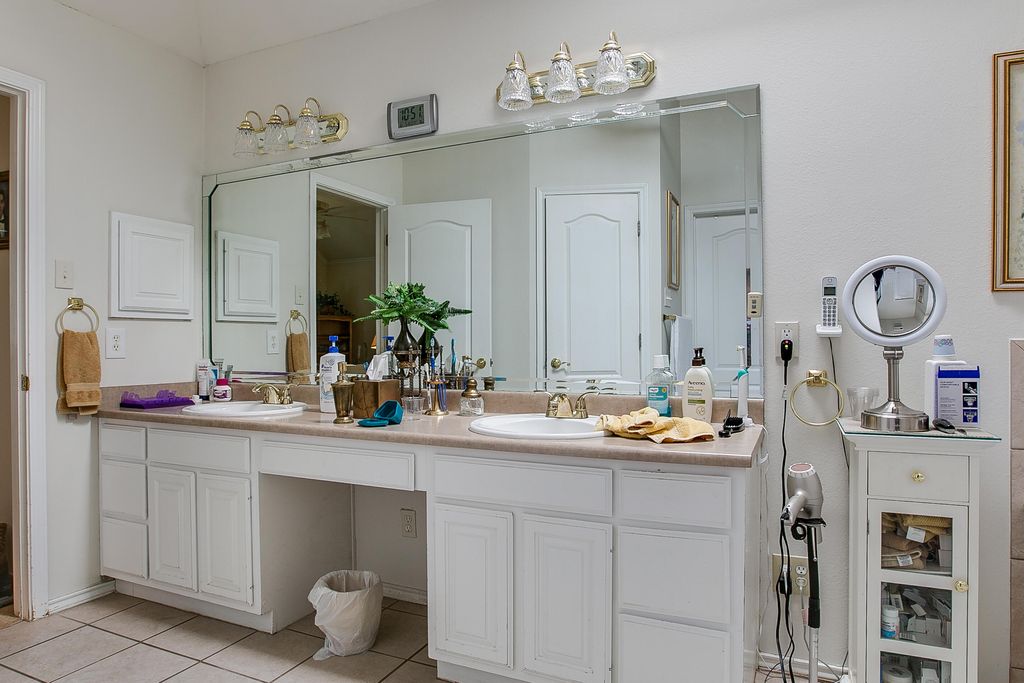 Image 21 of property listing at 3010 Clearview Drive, San Angelo, TX 76904