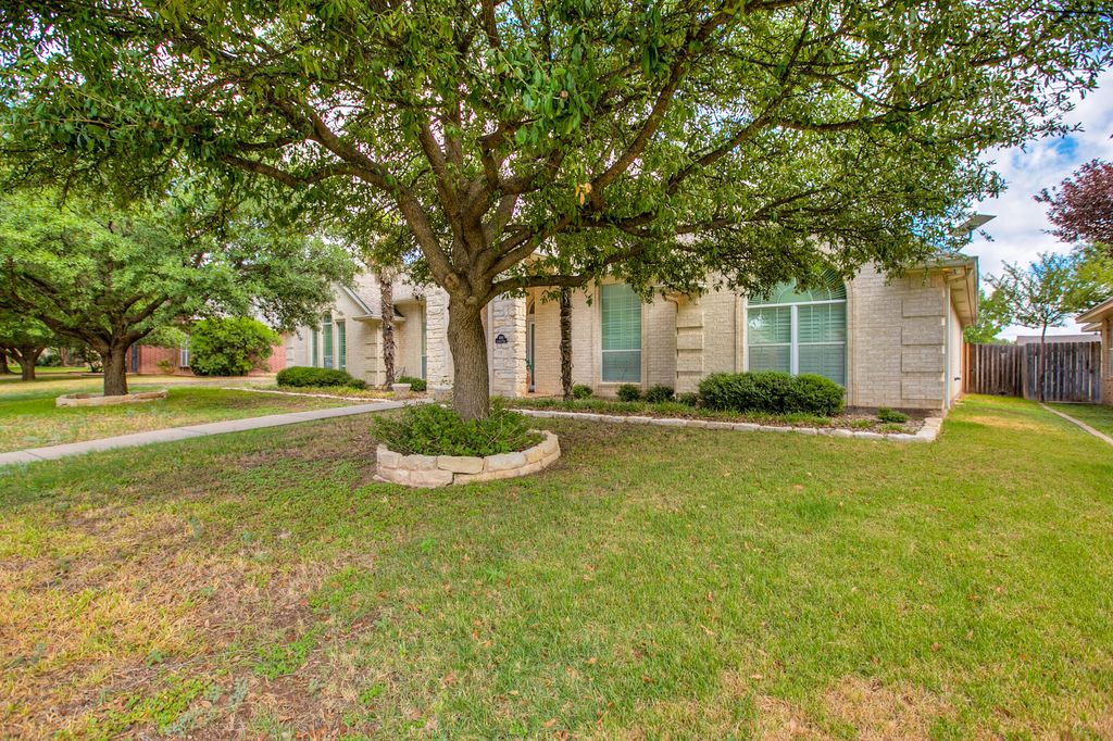 Image 4 of property listing at 3010 Clearview Drive, San Angelo, TX 76904
