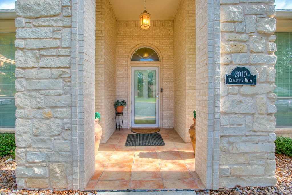Image 5 of property listing at 3010 Clearview Drive, San Angelo, TX 76904