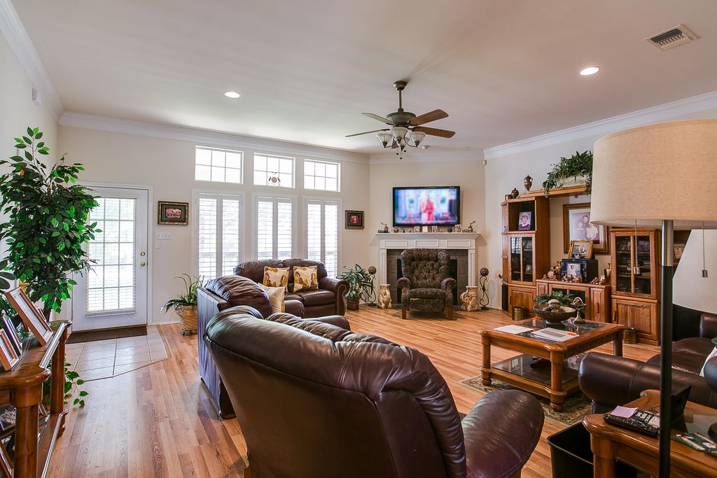 Image 8 of property listing at 3010 Clearview Drive, San Angelo, TX 76904