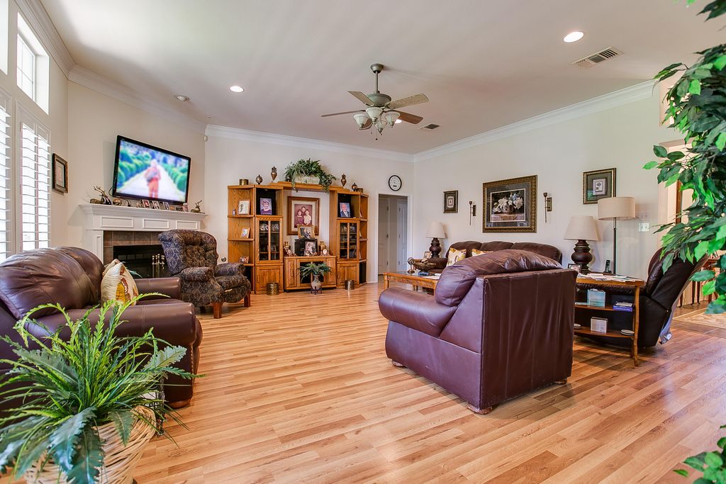 Image 9 of property listing at 3010 Clearview Drive, San Angelo, TX 76904