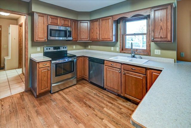 1191 McMahon Drive, Sun Prairie, WI 53590