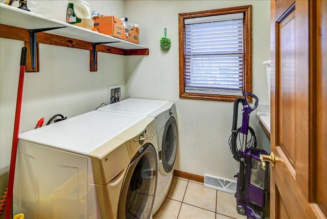 1191 McMahon Drive, Sun Prairie, WI 53590