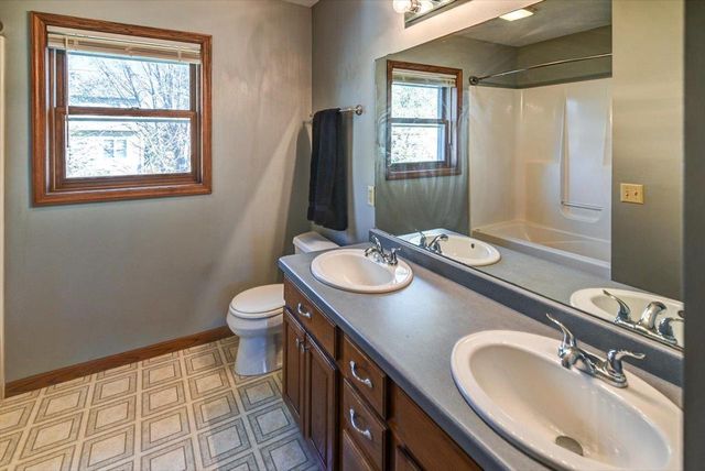 1191 McMahon Drive, Sun Prairie, WI 53590