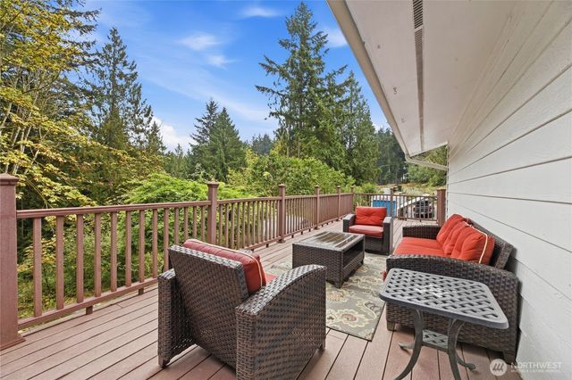 17209 45th St E, Lake Tapps, WA 98391
